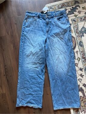 American Eagle Super Hi-Rise Strigid Straight Jeans